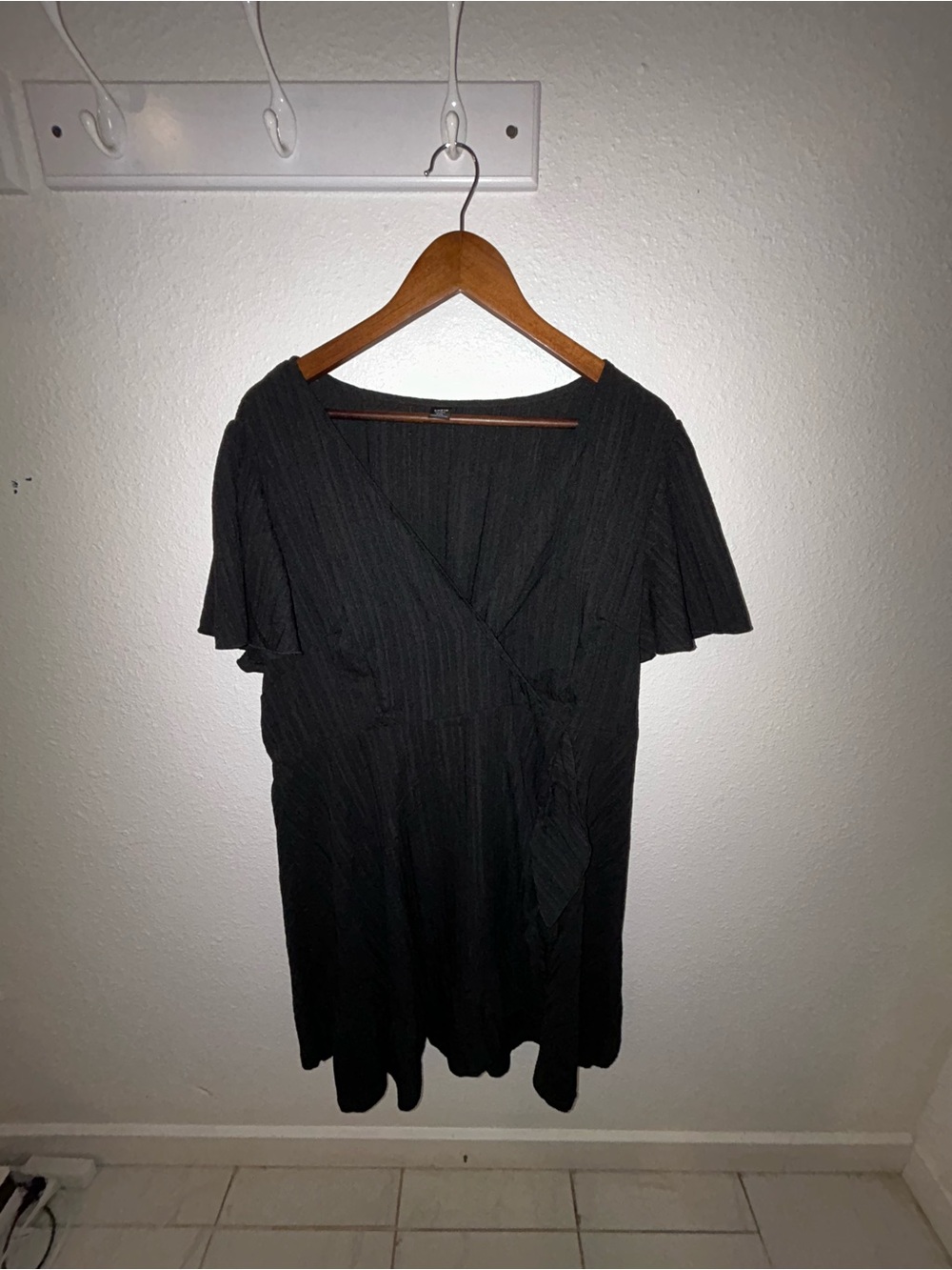 SHEIN Black Wrap Short Sleeve Tunic